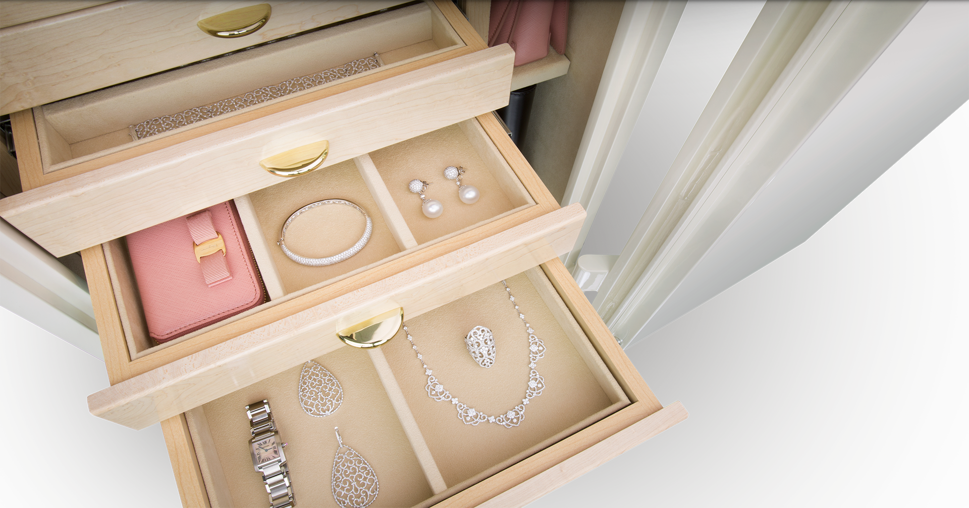 Interchangeable drawer inserts