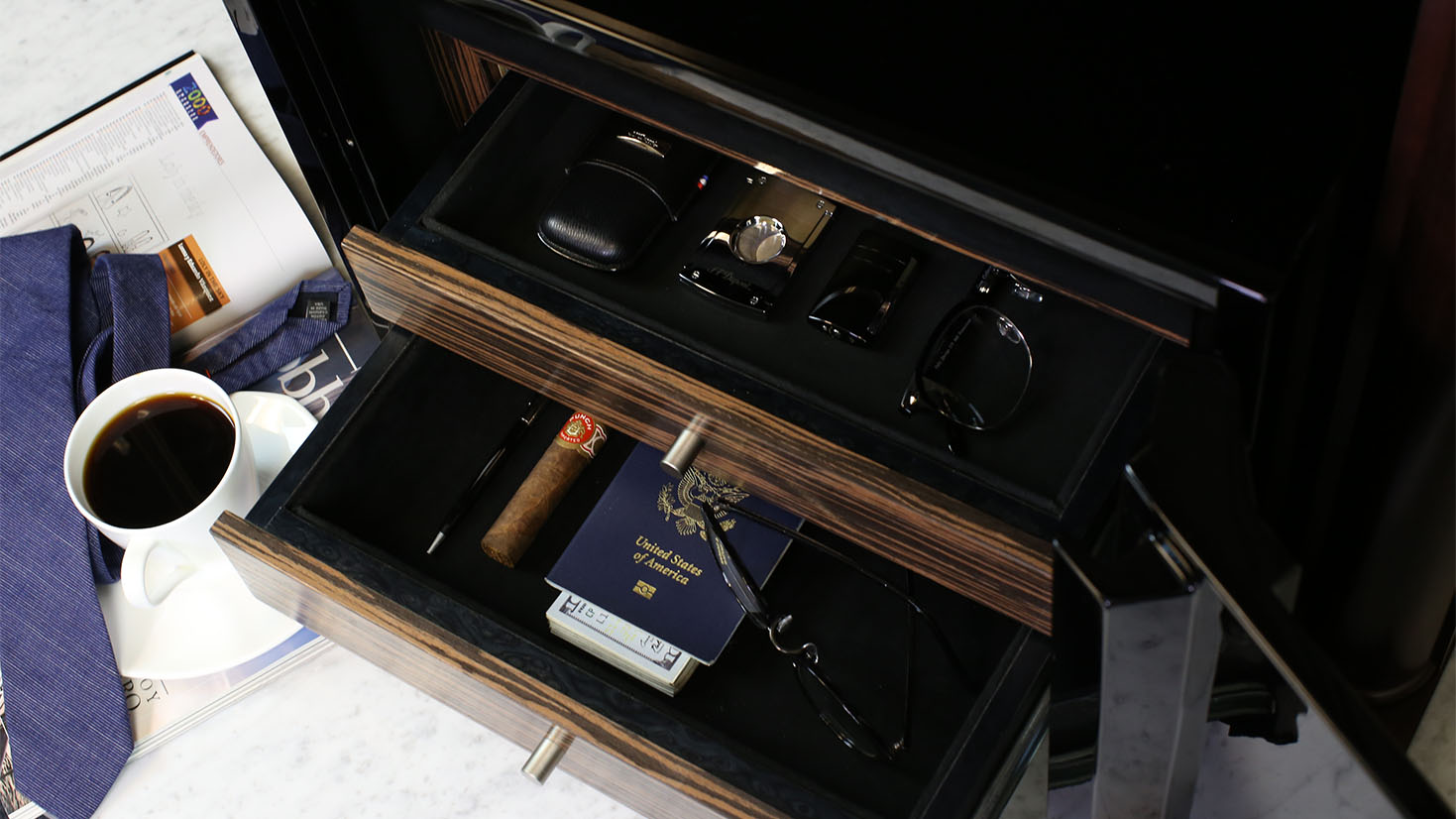 Man Safe 1418 custom interior detail