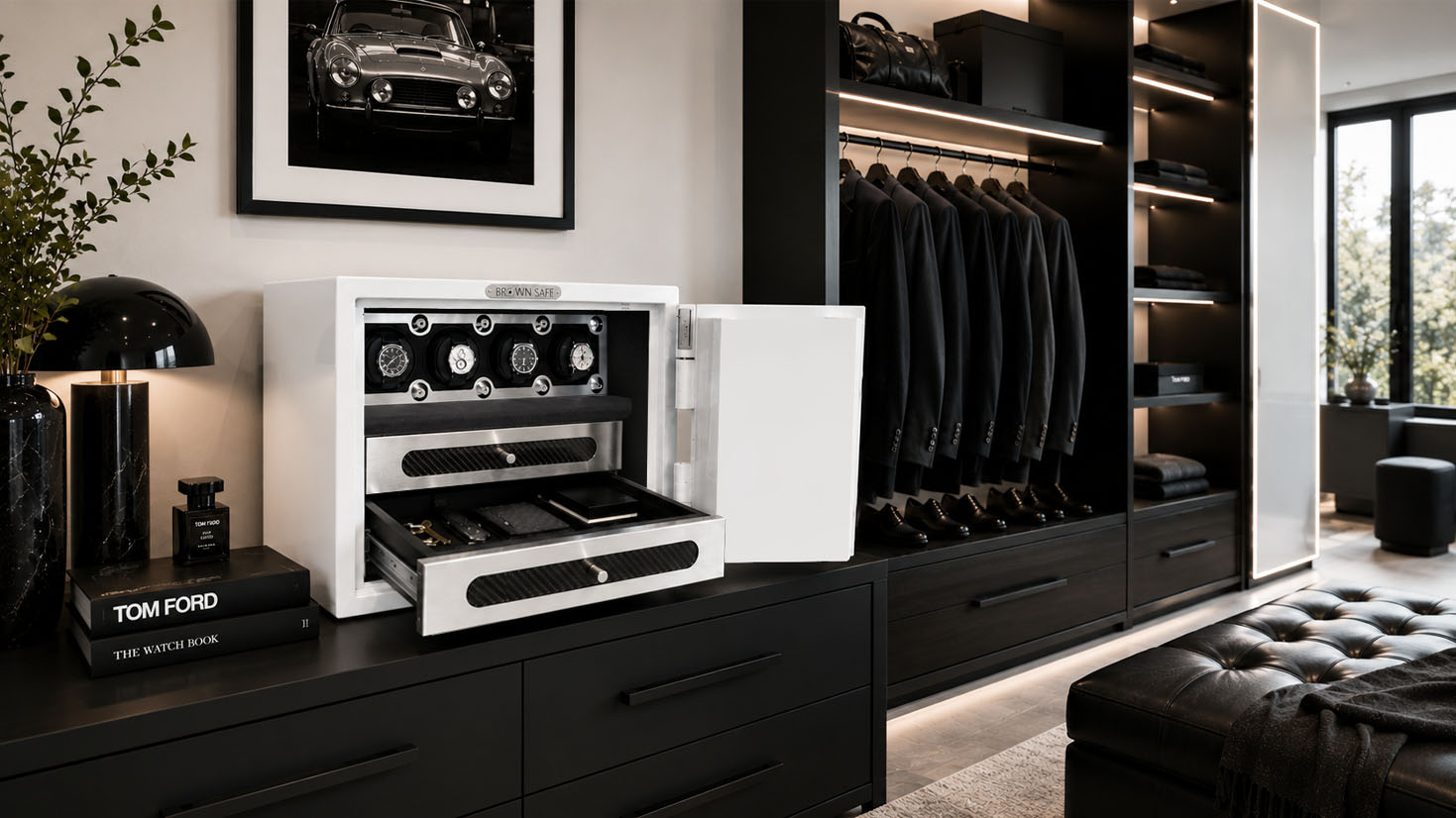 Man Safe 1418 luxury safe detail view