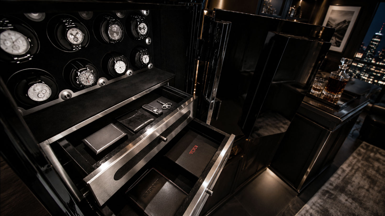 Man Safe 2018 interior with watch and valuables storage