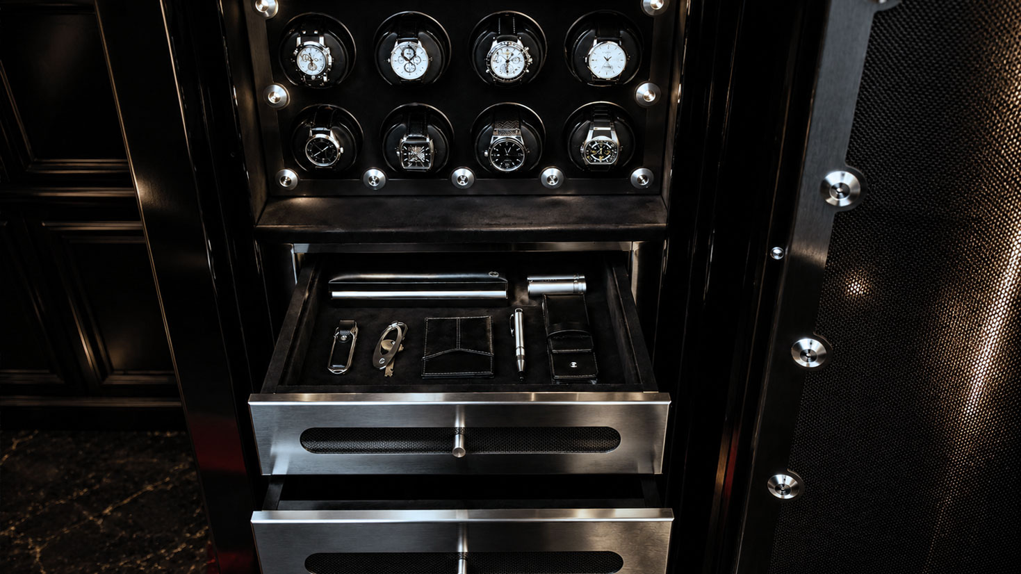 Man Safe 6018 interior with storage for valuables